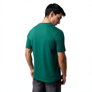 Nouvel Arrivage T-shirt Homme Col V Manches Courtes Décontracté Basique pour Printemps-Été Logo Personnalisé OEM Fabricant de Vêtements en Gros - Product Image 3