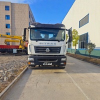 Camion de fret Sinotruk 4x2 à transmission intégrale, 6,3 tonnes, avec grue à flèche à 4 sections, doté d'un moteur de pompe de boîte de vitesses intégré