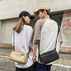 Sac bandoulière messager rétro coréen tendance, minimaliste, uni, pour étudiants, style sport décontracté, avec lettres, vente en gros - Product Image 2