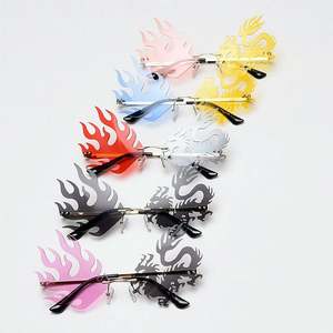 Gafas de Sol de Moda al por Mayor, Vintage, Únicas, Divertidas, para Fiesta, Estilo Punk, sin Montura, con Forma de Dragón, para Hombre y Mujer - Product Image 2