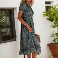 Robe d'été décontractée à manches courtes et imprimé floral pour femme, style bohème élégant et taille ajustée, idéale pour les grandes tailles