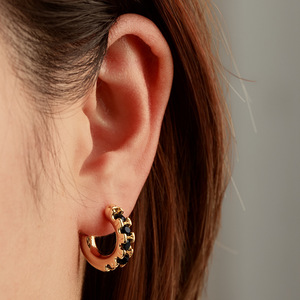 Boucles d'oreilles pendantes plaquées or en acier inoxydable de luxe léger, grandes créoles en forme de C avec plusieurs perles pour femme - Product Image 5