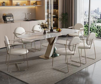 Table de salle à manger en marbre au design contemporain en acier inoxydable, ensemble de chaises de salle à manger rembourrées en similicuir