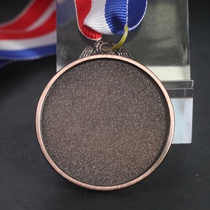 Médailles sportives de finition de marathon en métal de <span class=keywords><strong>natation</strong></span> et de football de course à pied en or 5K et 10K personnalisées par OEM - Product Image 5