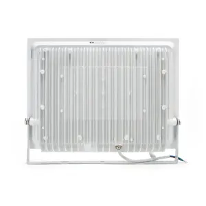 Lampada LED Focalizzata 200W 18000lm 6400K IP65 per Illuminazione Intensa e Direzionata in Ambienti Esterni e Industriali. - Product Image 2
