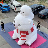 Ours polaire gonflable géant personnalisé avec un petit ours sur un foulard, modèle de dessin animé familial pour la décoration d'événements hivernaux et de Noël