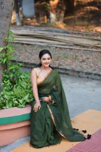 Blusa de Sari de Algodón Tejido ENT Akshay Sharma, Ecológica, de Secado Rápido, Ligera, Teñida Lisa, Vestido de Novia para Niñas y Mujeres, En Stock - Product Image 5