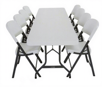 Tables et chaises en ciment d'extérieur, ensemble de table et de chaises en plastique blanc d'extérieur. Table et chaises portables d'extérieur