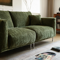 Canapé Bauhaus de style moderne du milieu du siècle pour un salon. Nouvelle conception 2026 pour les appartements de petite taille. Canapé en tissu tweed rétro français.