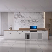 Bureau de réception moderne en bois Style de table à la mode simple pour le bar de l'hôtel, la salle de sport ou la réception de magasin