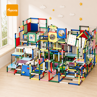Grand système de jeu d'aventure intérieur modulaire avec structure d'escalade, centre d'activités et entraînement sensoriel