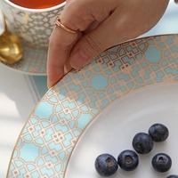 Ensemble de tasses à thé et soucoupes en porcelaine fine élégante, tasses à café en céramique dorées, théière, sucrier, pot à lait pour 6 personnes