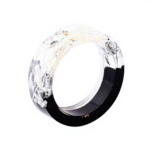 Figurine en résine artisanale peinte à la main, thème ange, design unique, écologique, bijoux personnalisés, pièce maîtresse faite à la main - Product Image 1