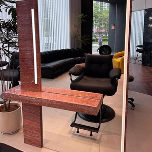 Sillón de Barbero Hidráulico Giratorio de Cuero PU Negro con Reposapiés y Reposabrazos Ajustables, Mueble Comercial para Salón de Belleza - Product Image 5
