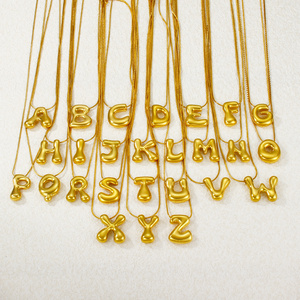 Collar de Moda con Cadena de Acero Inoxidable Chapada en Oro de 18K y Bonito Colgante de Burbuja de Globo Estilo Q, Collar de Mujer con 26 Letras - Product Image 4