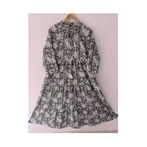 뜨거운 판매 꽃 튜닉 느슨한 여자 착용 경량 미니 드레스 캐주얼 드레스 여성 잠옷 캐주얼 착용 코튼 드레스