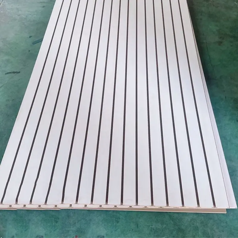 Panel dinding slatted Mdf melamin lubang 15Mm 16Mm 18Mm multiwarna pilihan untuk tampilan rak