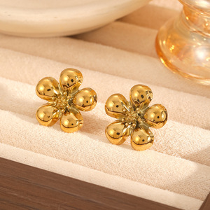 ต่างหูรูปดอกไม้ ชุบทอง 18k ทำจากไทเทเนียมสตีล สำหรับผู้หญิง ชุดเครื่องประดับแฟชั่น ดีไซน์หรูหรา - Product Image 2