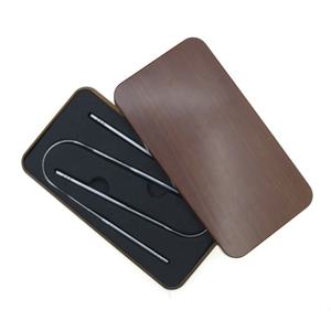 人気のステンレス鋼U字型シルバーカラーゴールドメッキタングスクレーパー2パック1木目調メタルボックス - Product Image 1