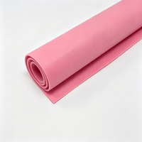 Rouleau de tissu non tissé aiguilleté coloré sur mesure à faible MOQ, rouleau non tissé personnalisé en petites séries