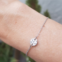 Bracelets minimalistes EManco pour femmes 2025 en acier inoxydable 316L, délicats, avec pendentif disque de 6 mm et breloques rondes martelées
