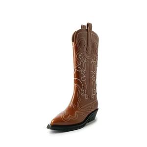 Fabricant de bottes western en <span class=keywords><strong>cuir</strong></span> personnalisées grande taille 34-45 <span class=keywords><strong>petit</strong></span> bout carré talon épais broderie cowboys bottes cowgirl femmes - Product Image 3