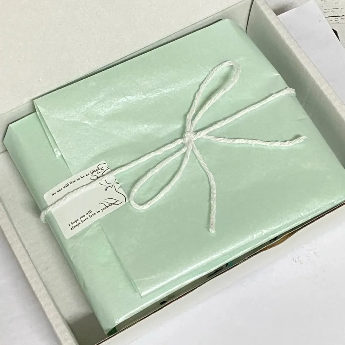Papier de soie vert personnalisé écologique un côté impression cadeau papier d'emballage nacré