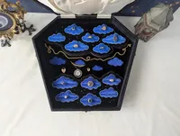 Boîte à bijoux sur le thème du système solaire, peinte à la main aux acryliques, en cuir antique, pour bracelets, bagues et boucles d'oreilles, emballage personnalisé