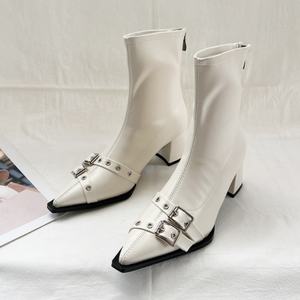 Botas Cortas de Mujer con Hebilla Metálica y Punta Puntiaguda, Estilo Moderno y Elegante, Otoño/Invierno 2025 - Product Image 6