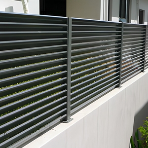 Clôture à lamelles en aluminium pour maison moderne, jardin, intimité Panneaux de clôture à persiennes en métal noir imperméable Bois traité thermiquement Alliage d'aluminium - Product Image 1