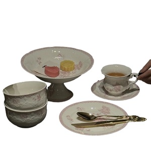 Service de table en céramique rose embossé de style vintage français, assiettes rondes, tasses à café, soucoupes, assiettes à dessert, service à thé pour hôtel - Product Image 5