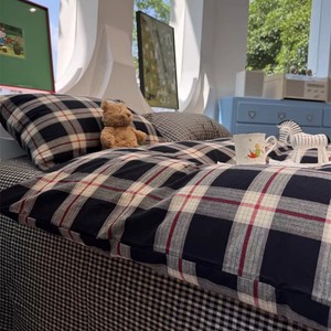 Set di Quattro Pezzi in Puro Cotone Stile Ins, Copripiumino e Lenzuola <span class=keywords><strong>a</strong></span> Quadretti Neri Semplici - Product Image 2