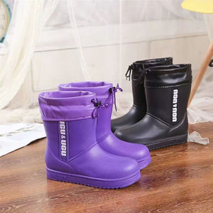 รองเท้าบูทลุยฝนสำหรับทำงานกันน้ำน้ำหนักเบาของผู้หญิงกันลื่นรองเท้าบูทครึ่งหุ้มฉนวนสำหรับสวนฟาร์มโคลน - Product Image 3