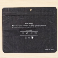 Sac à vêtements en tissu non tissé PE mat avec trou de suspension pour sous-vêtements, sac en plastique laminé à trois côtés avec impression en gravure