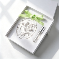 Diffuseur d'huiles essentielles en céramique parfumée, fait main, en forme de fleur de porcelaine, pour voiture et maison, désodorisant suspendu en gros