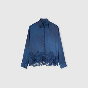 Chemise en satin <span class=keywords><strong>bleu</strong></span> <span class=keywords><strong>nuit</strong></span> sur mesure pour femmes avec détail de dentelle à l'ourlet, manches longues, coupe ample, chemisier décontracté formel - Product Image 1