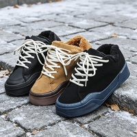Chaussures décontractées de luxe pour hommes en daim doublées de fourrure, baskets basses à lacets pour l'hiver, style rétro, semelle épaisse, confortables pour la marche, style urbain