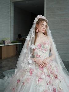 Robe de mariée romantique rose à fleurs, robe de bal luxueuse en tulle scintillant, robe de mariée sans bretelles avec fleurs 3D et <span class=keywords><strong>voile</strong></span> assorti - Product Image 2