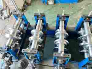 Machine de formage à rouleaux de garde-corps routiers de haute qualité, machine de formage à rouleaux de garde-corps à trois vagues haute vitesse - Product Image 5