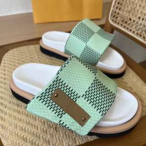 Nouvelles sandales de luxe 2026 pour femmes, à semelle épaisse, style créateur, pantoufles de couple classiques - Product Image 3