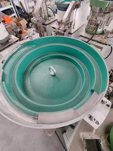 Alimentateur vibrant automatique sur mesure de marque <span class=keywords><strong>YUJU</strong></span>, en acier inoxydable, avec moteur 220V/380V 5kW, capacité 30kg, garantie 1 an - Product Image 3