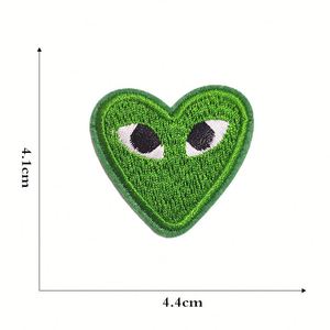Parche Termoadhesivo de Chenilla con Diseño de Cara Sonriente y Corazón, Color Macaron, para Mochilas, Gorras y Chaquetas - Product Image 3