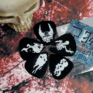 Vente en gros de plectres de guitare/basse en celluloid noir à motif crâne de feu, personnalisables avec votre marque, imprimés numériquement en couleur, imperméables et durables - Product Image 5