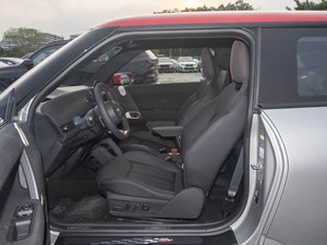 <span class=keywords><strong>MINI</strong></span> <span class=keywords><strong>JCW</strong></span> 2024 - Véhicule électrique haute performance - Compact élégant avec configuration sportive - Product Image 6