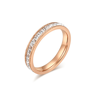 Anillo de Moda en Oro Rosa con Diamantes en Talla Canal, Regalo de Joyería para Mujer - Product Image 1