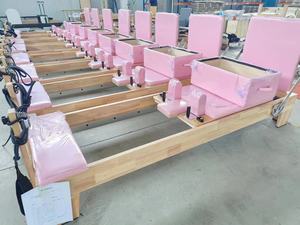 Equipo de Entrenamiento de Color Rosa Especial para Mujeres con Diseño de Logotipo Premium Personalizado, Reformer de <span class=keywords><strong>Pilates</strong></span> de Madera de Roble - Product Image 6