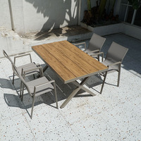 Vente à chaud en usine Table d'extérieur en bois composite Table et chaises modernes pour les réunions de famille Terrasse de jardin Tables en plastique pour restaurant