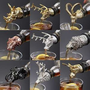 Vertedor de Vino Metálico al por Mayor, Tapón de Botella de Vino Retro con Cabeza de Ciervo, Vertedor de Botella de Aleación de Aluminio con Modelo 3D de Armadura de Ciervo - Product Image 3