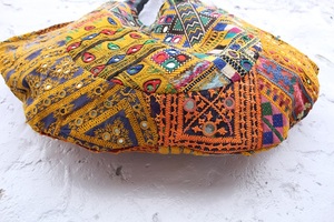 Sac à bandoulière ethnique indien Banjara fait main multicolore, brodé à la main avec des fleurs, grande capacité, fermeture éclair, pour femmes - Product Image 5