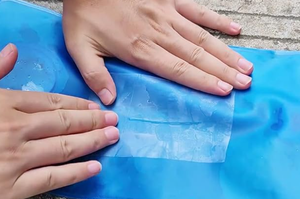 Ruban de réparation transparent en TPU pour <span class=keywords><strong>piscine</strong></span>, auto-adhésif, haute résistance, pour <span class=keywords><strong>réparer</strong></span> les fuites des liners de <span class=keywords><strong>piscine</strong></span> et des jouets gonflables - Product Image 3